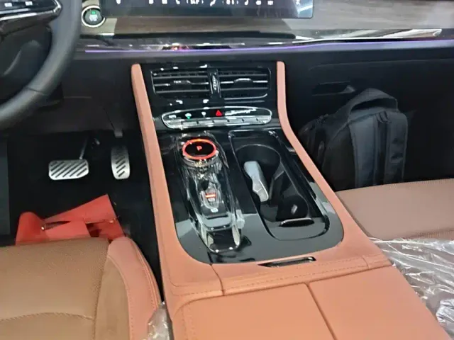 Skyworth Auto HT-i — Фото автомобиля 13