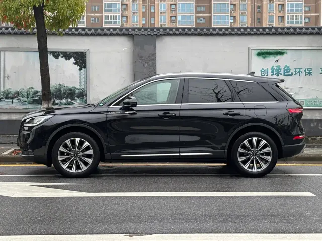 Lincoln Corsair — Фото автомобиля 9