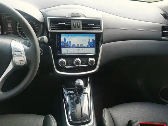 Nissan Tiida — Фото автомобиля 12