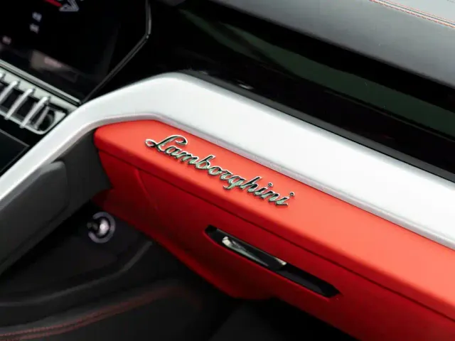 Lamborghini Urus — Фото автомобиля 19