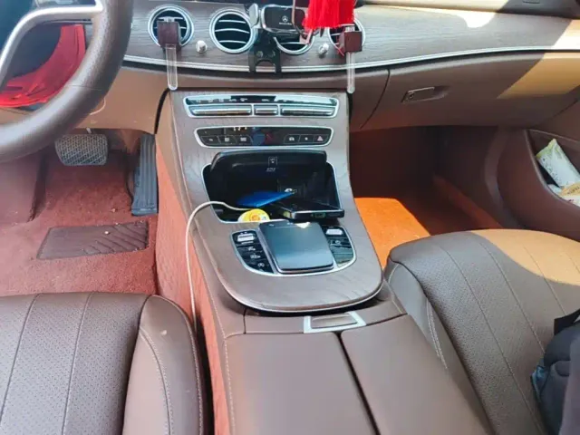 Mercedes-Benz E-Class — Фото автомобиля 13