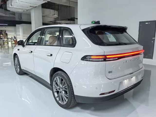 Leapmotor C10 — Фото автомобиля 6