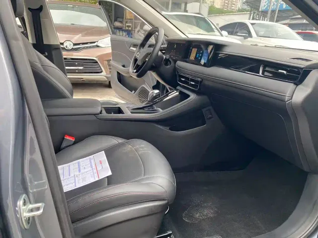 Roewe i5 — Фото автомобиля 9
