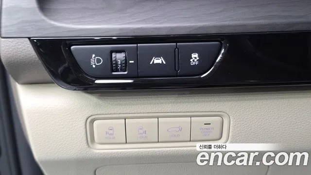 Kia Carnival Generation 4 — Фото автомобиля 28