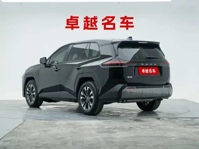 Toyota RAV4 — Фото автомобиля 8