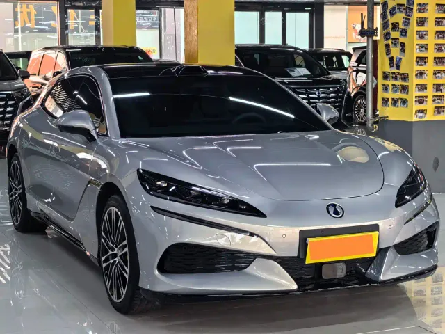 Denza Z9GT — Фото автомобиля 3