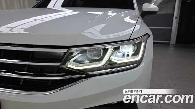 Volkswagen Tiguan Tiguan 2 поколение 2.0 TDI Premium — Фото автомобиля 22