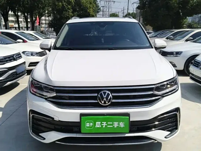 Volkswagen Tiguan L — Фото автомобиля 2