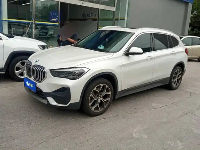 Фотография автомобиля — BMW X1