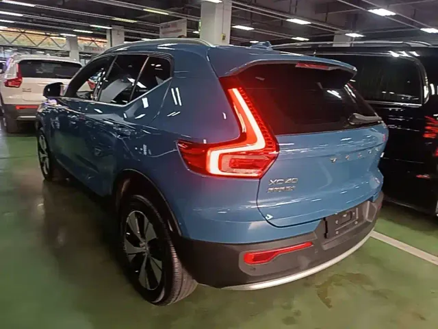 Volvo XC40 — Фото автомобиля 4