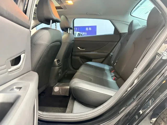 Hyundai Elantra — Фото автомобиля 9