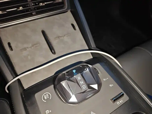 BYD Qin L — Фото автомобиля 10