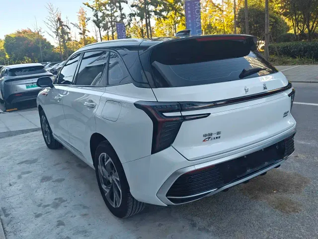 Hongqi HS3 PHEV — Фото автомобиля 9