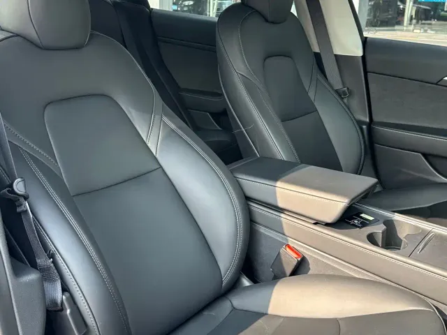 Tesla Model 3 — Фото автомобиля 4
