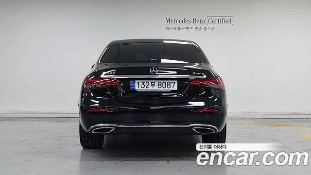 Mercedes-Benz E-Class — Фото автомобиля 4