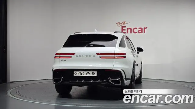 Genesis GV70 — Фото автомобиля 4