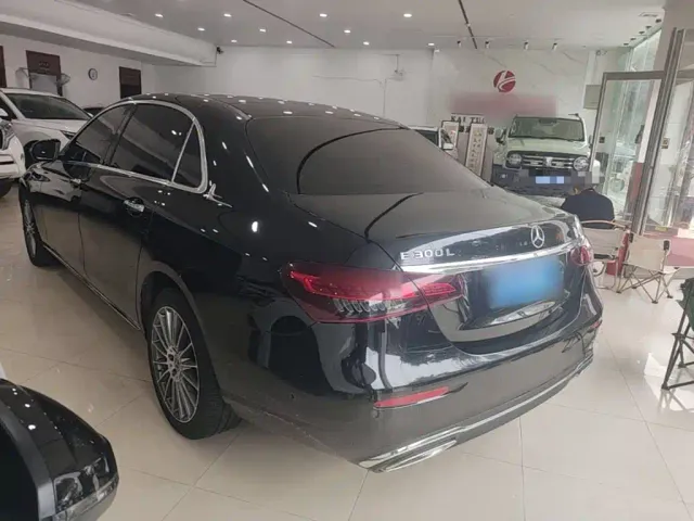 Mercedes-Benz E-Class — Фото автомобиля 4