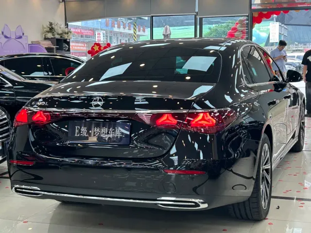 Mercedes-Benz E-Class — Фото автомобиля 5