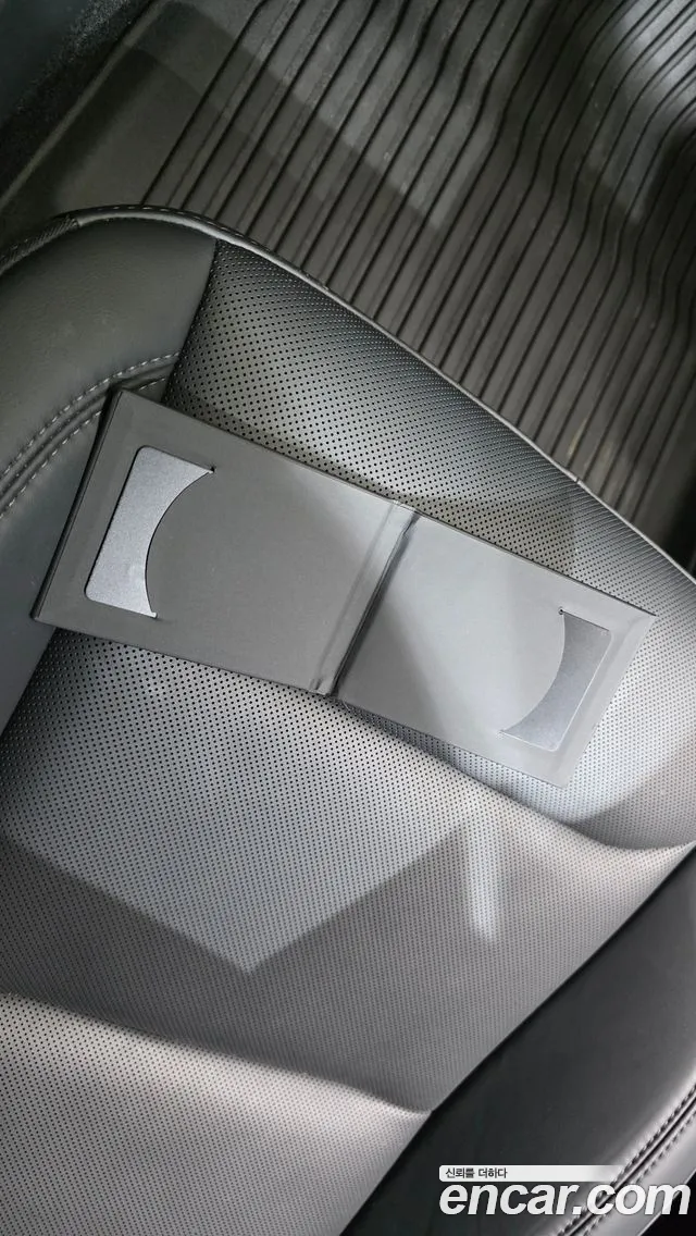 Tesla Model 3 — Фото автомобиля 22