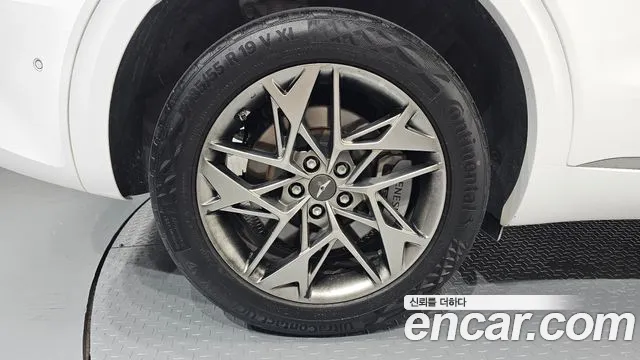 Genesis GV70 2.5T Бензин AWD — Фото автомобиля 4