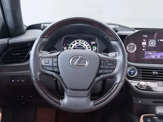 Lexus LS — Фото автомобиля 12