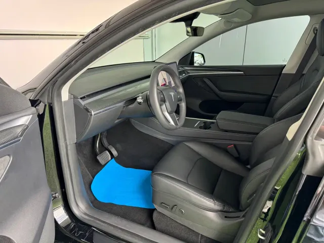 Tesla Model Y — Фото автомобиля 4