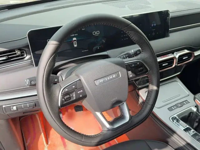 Jetour X70 Plus — Фото автомобиля 2
