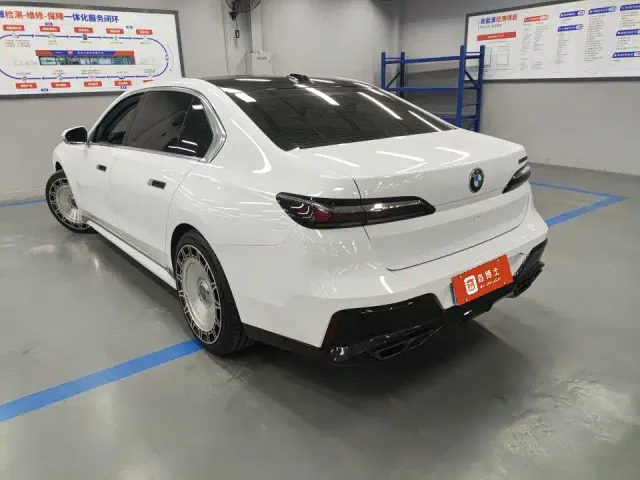 BMW 7 Series — Фото автомобиля 7