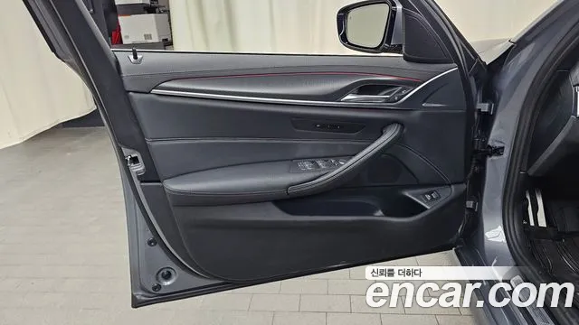 BMW 5 Series G30 — Фото автомобиля 13