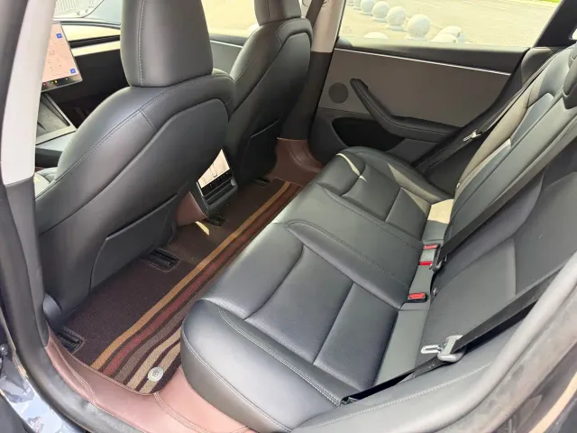 Tesla Model 3 — Фото автомобиля 11