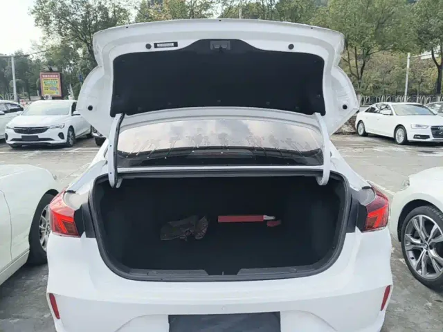 Changan Eado — Фото автомобиля 18