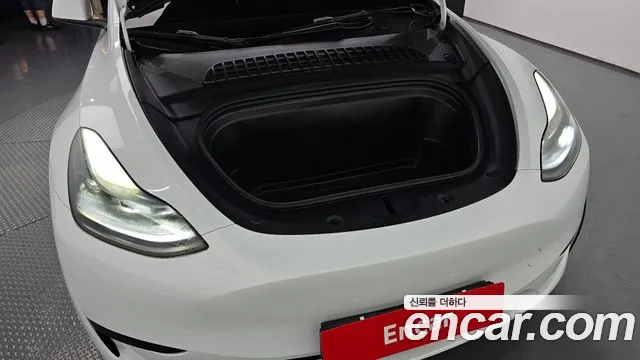 Tesla Model Y — Фото автомобиля 5