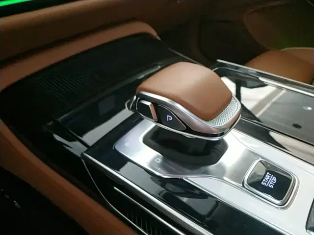 Hongqi H9 — Фото автомобиля 13