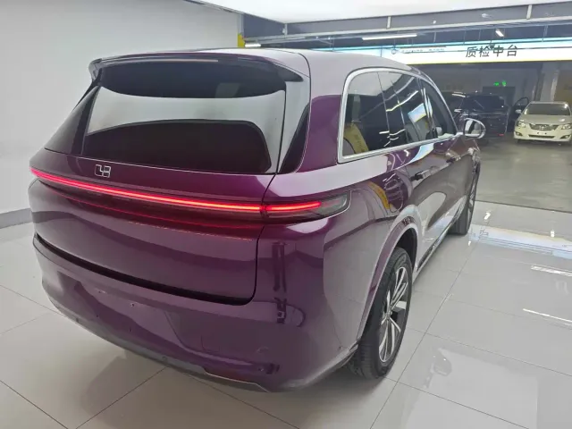 Li Auto L8 — Фото автомобиля 25