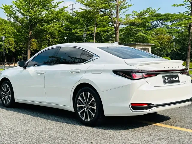 Lexus ES — Фото автомобиля 7
