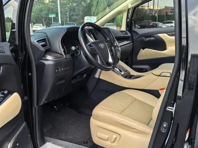 Toyota Alphard — Фото автомобиля 4