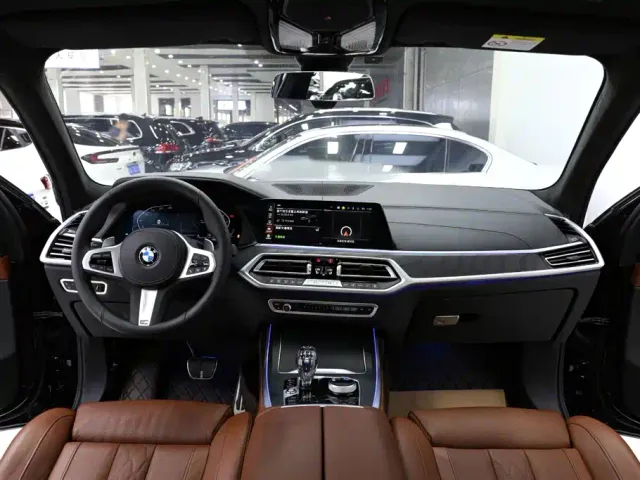 BMW X7 — Фото автомобиля 10