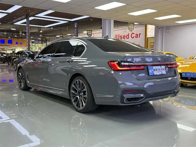 BMW 7 Series — Фото автомобиля 3