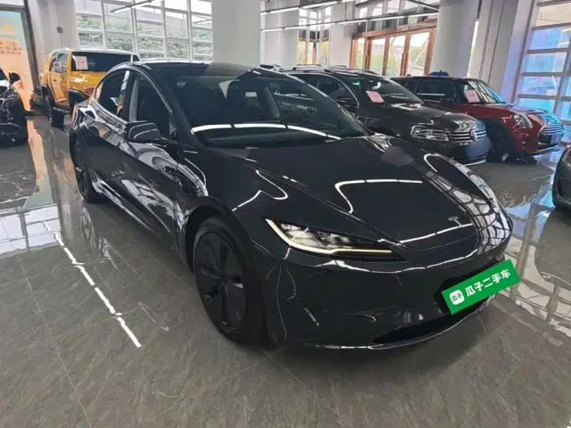 Tesla Model 3 — Фото автомобиля 3