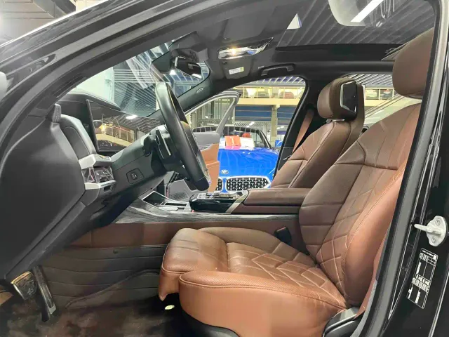 BMW 7 Series — Фото автомобиля 7