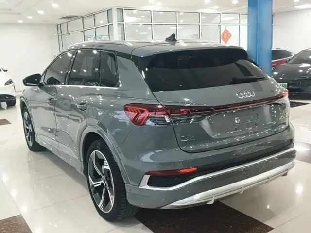 Audi Q4 e-tron — Фото автомобиля 4