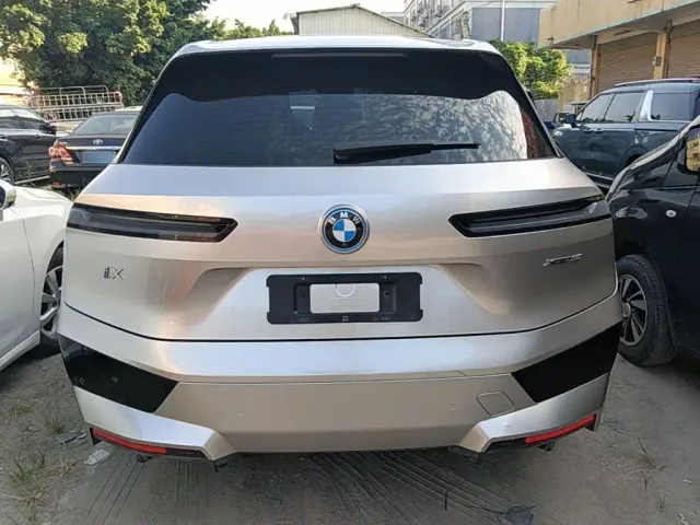 BMW iX — Фото автомобиля 5