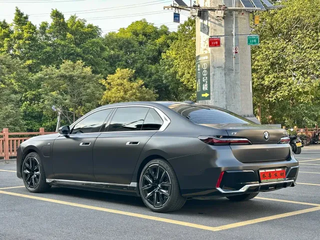 BMW i7 — Фото автомобиля 8