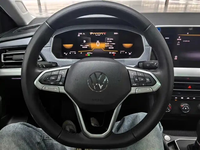 Volkswagen Lavida — Фото автомобиля 3