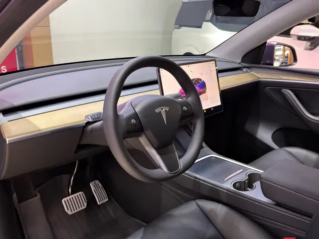 Tesla Model Y — Фото автомобиля 13