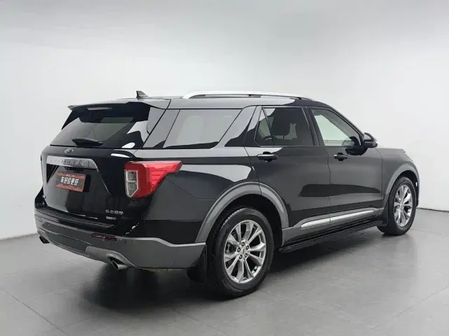 Ford Explorer — Фото автомобиля 2