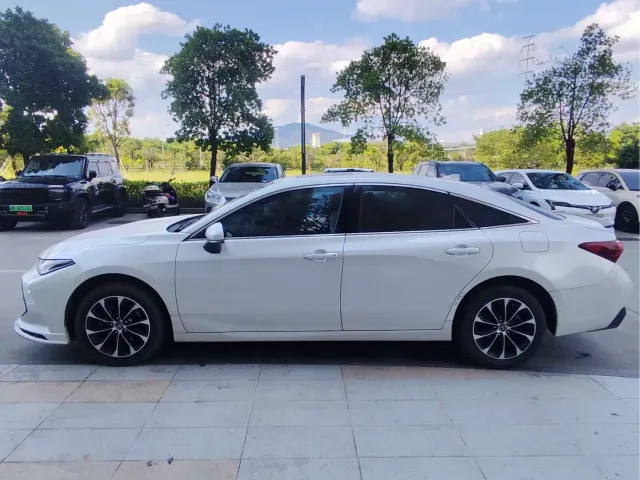 Toyota Avalon — Фото автомобиля 3