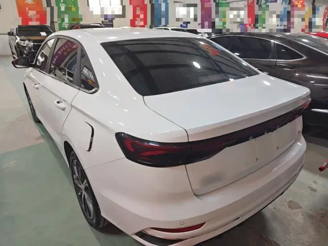 Geely Emgrand — Фото автомобиля 4