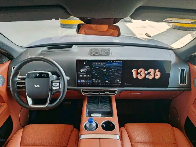 Li Auto L9 — Фото автомобиля 9
