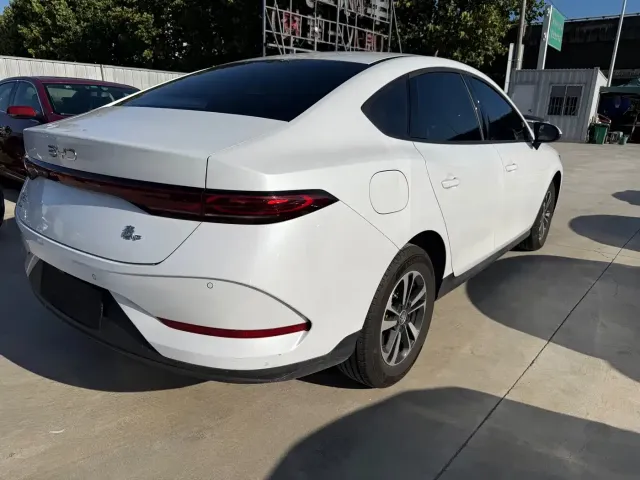 BYD Qin PLUS 2026 Model DM-i 210KM Progressive Edition — Фото автомобиля 10